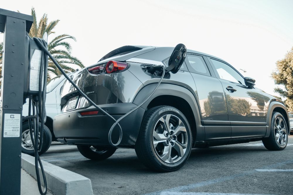 How auto electrician can help with hybrid and electric vehicle